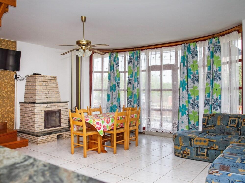 Yellow 2 Balatonm Riaf rd