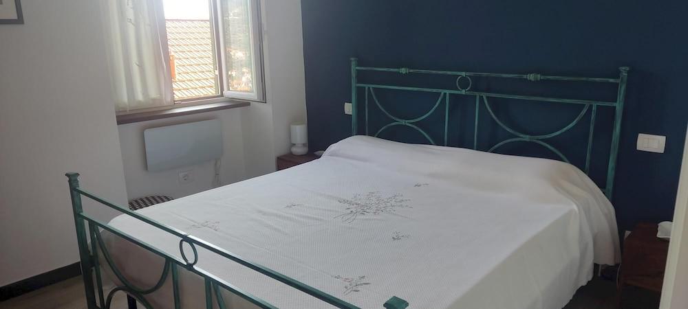 Martiri 1 in Diano Castello