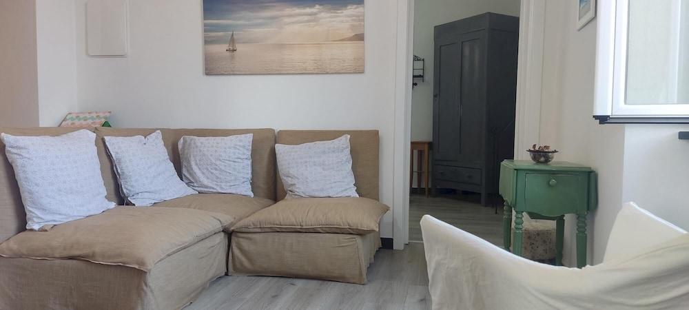 Martiri 1 in Diano Castello