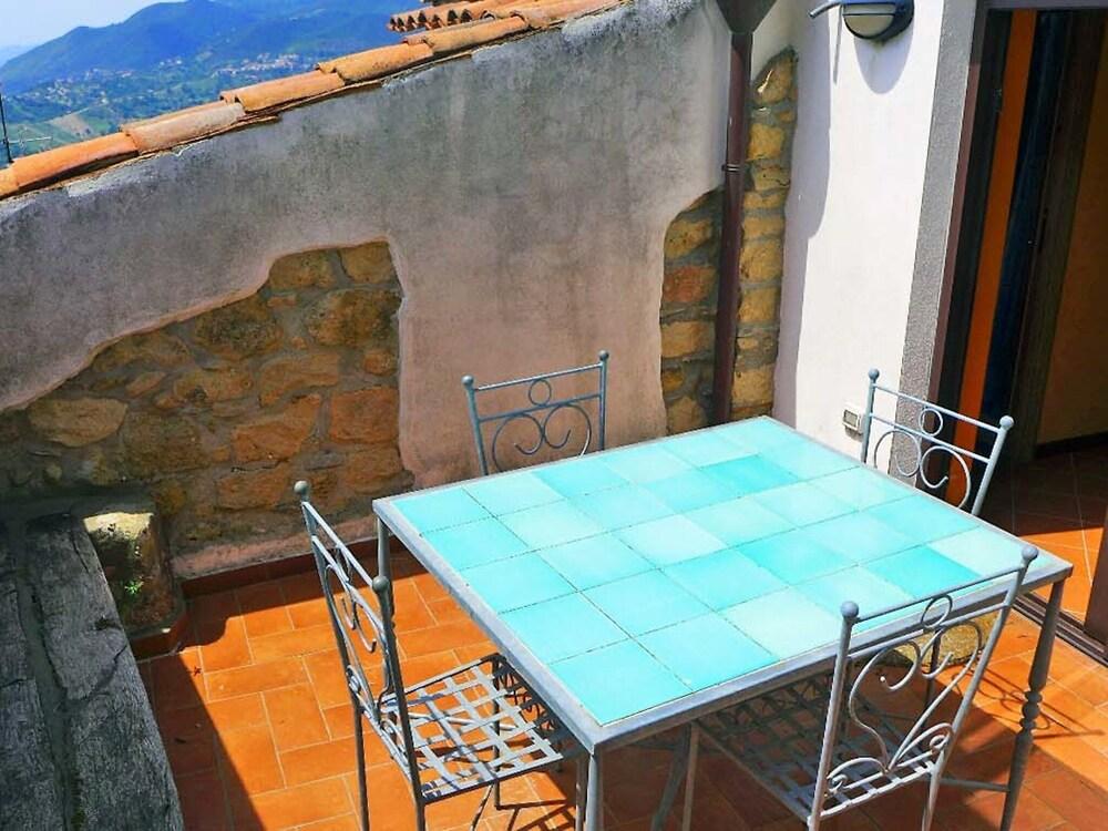 200 Tower Centola in Centola