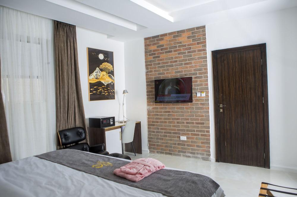 Garden Top Hotel Festac