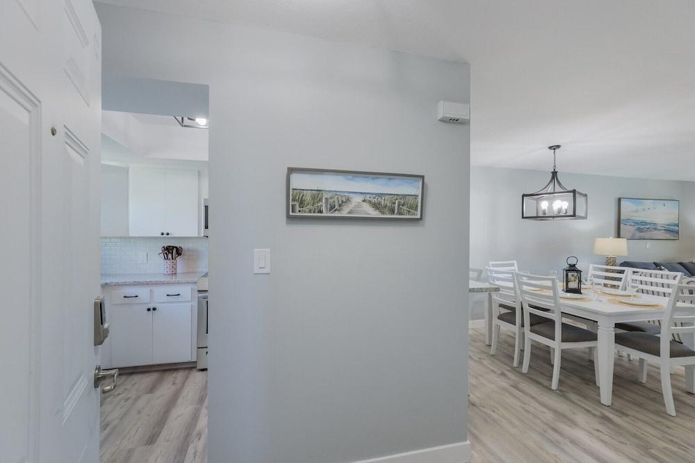 The Getaway 2 Bedroom Condo by Redawning