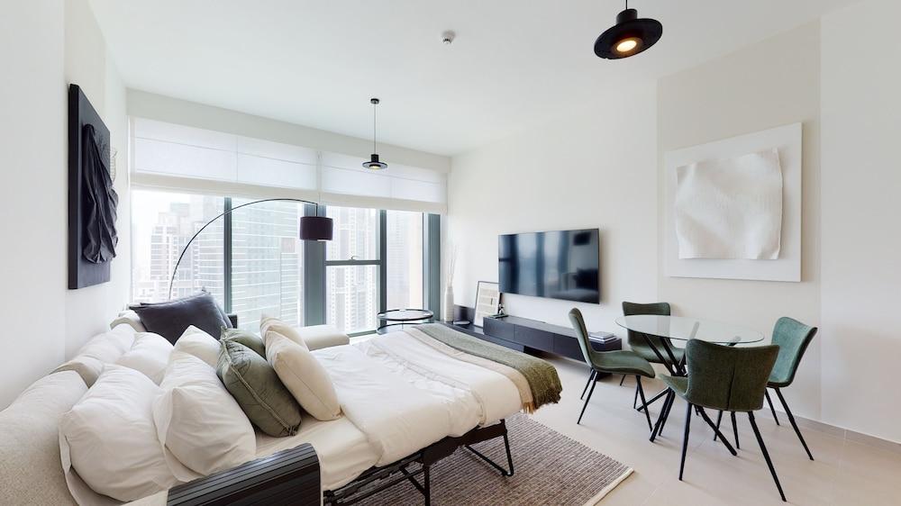 Stylish 23rd Floor Apartment at BLVD