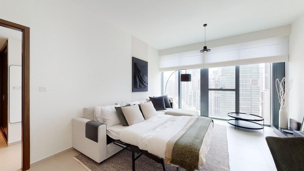 Stylish 23rd Floor Apartment at BLVD