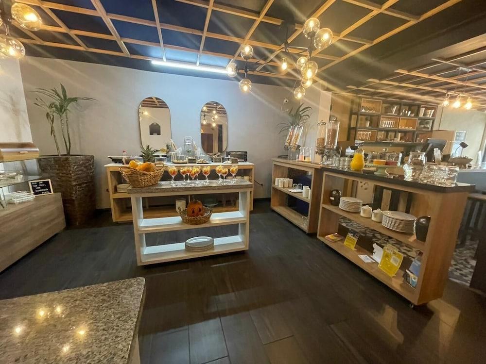 HOTEL CASA MAYOR LA 70