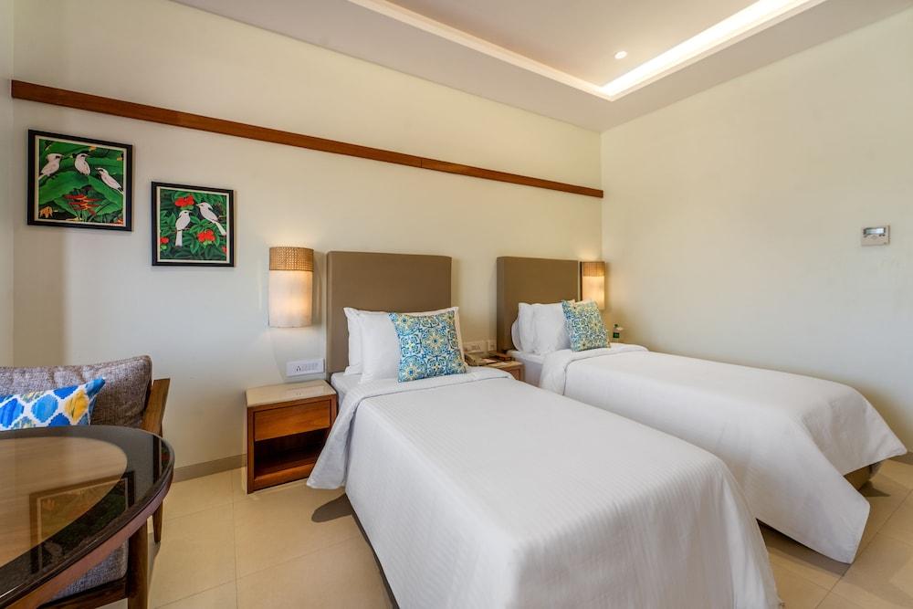 Shyama Sarovar Portico