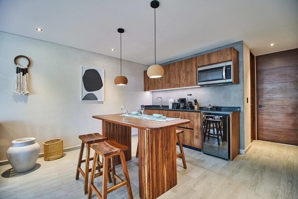 DK Jade 02 By Lockey