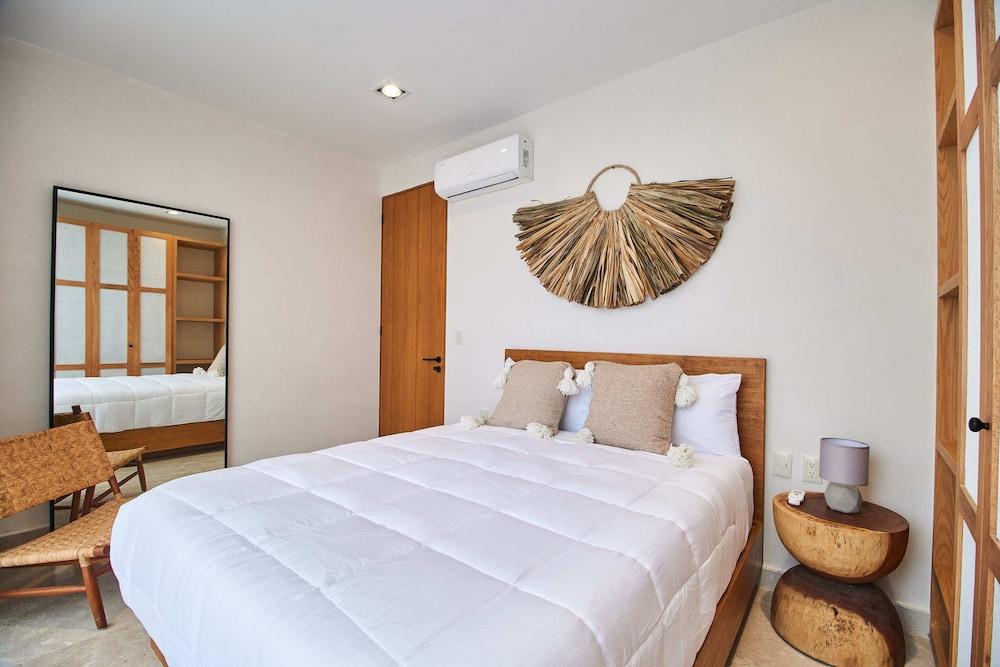 Pure Condos 302 By Lockey