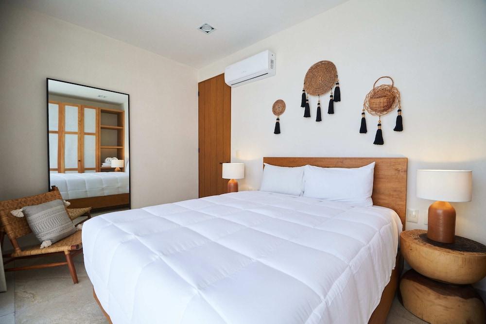 Pure Condos 304 By Lockey