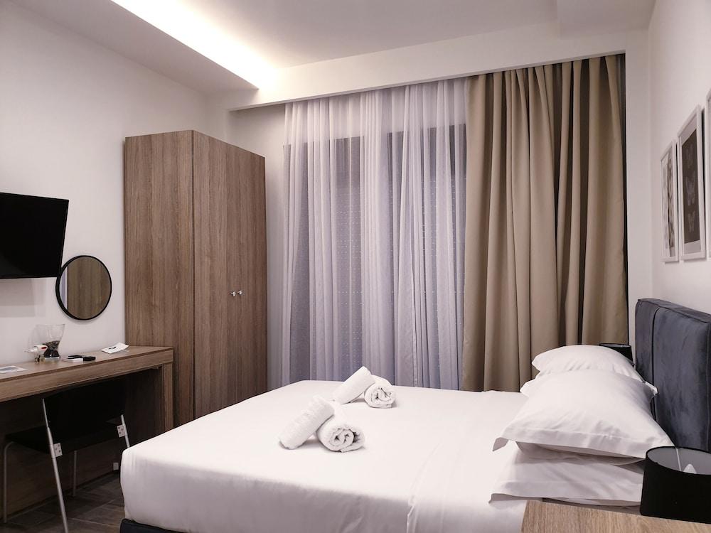 Eantos Studios and Suites