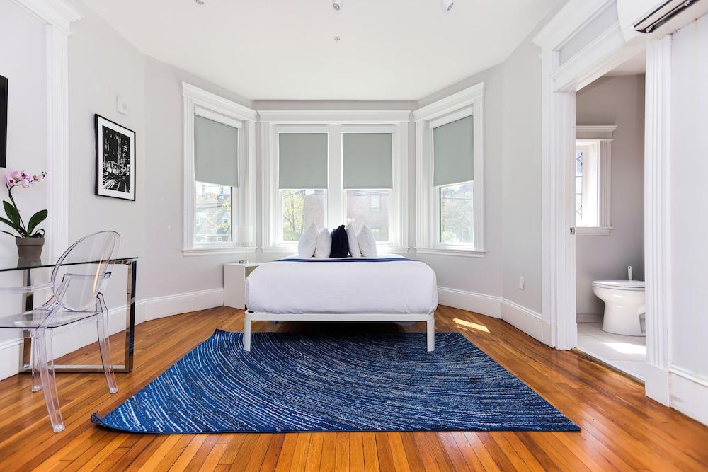 Maverick Suites at 89 Marion