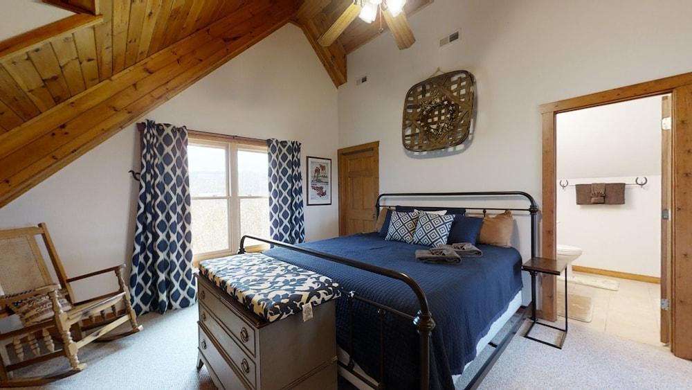 Horsin Around Tennessee