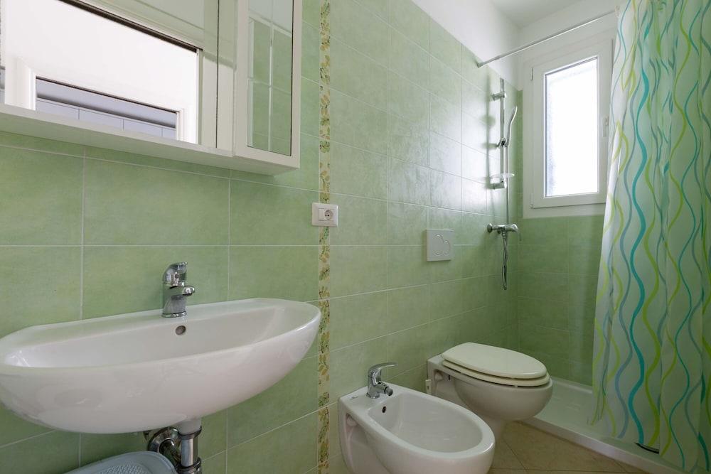 2460 Trilo Damiani by Barbarhouse