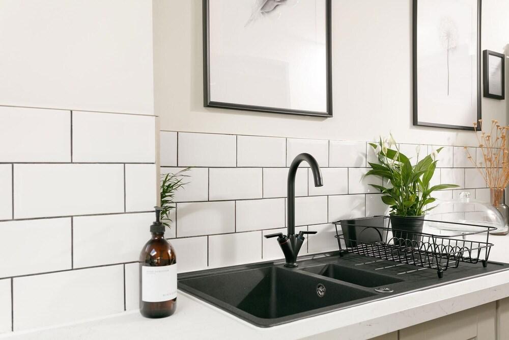 Host Stay Sussex Place