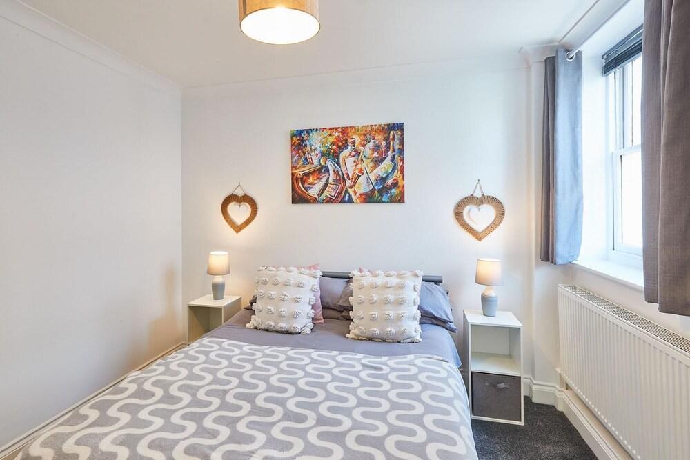 Host Stay Seaside Apartment