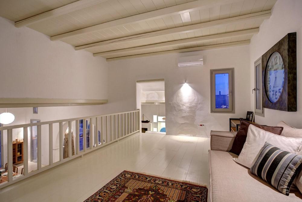 Villa Thita Estate Complex