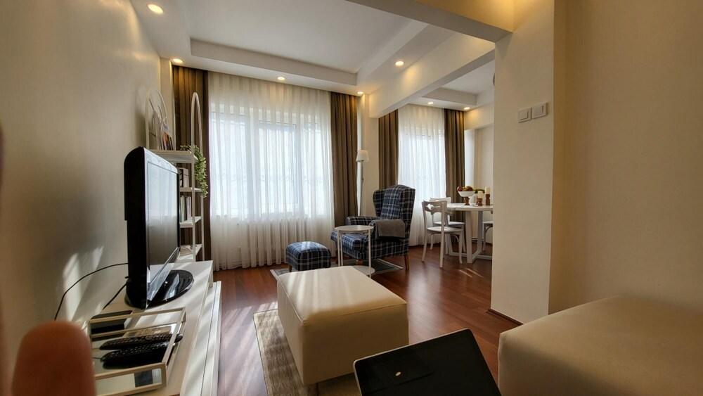 Chic Flat in Sariyer With Balcony and Sea View