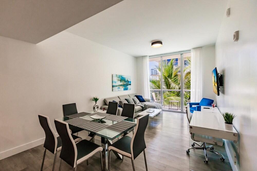Upscale Modern 2B Condo on the Beach