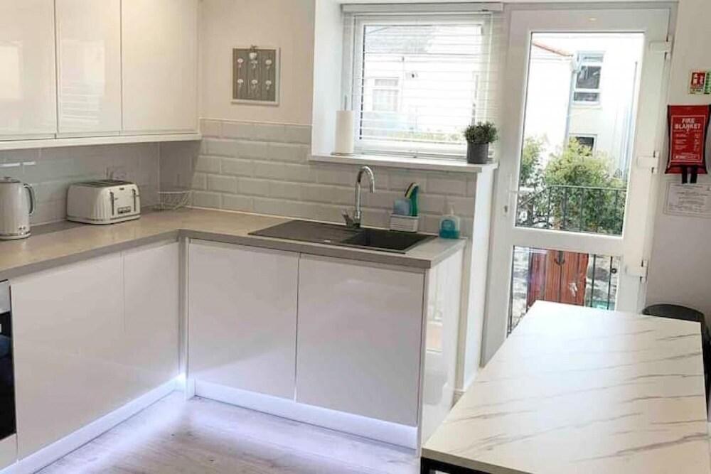 Host Stay Grenville Apartment