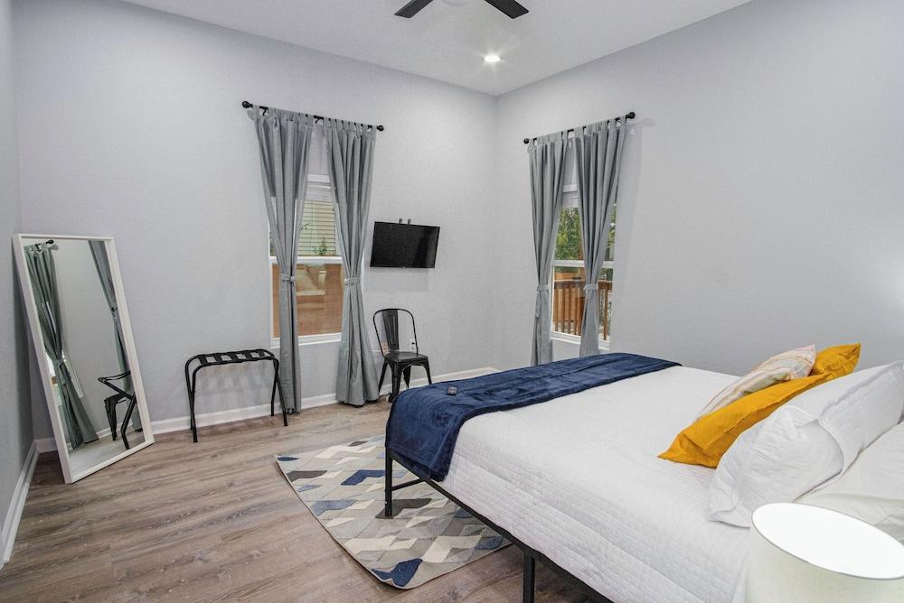 Exceptional 5BR So Close to Riverwalk and Downtown