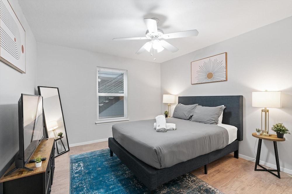 Stylish 1BR Near UT Highland Evonify