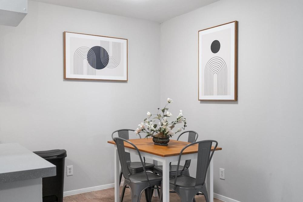 Stylish 1BR Near UT Highland Evonify