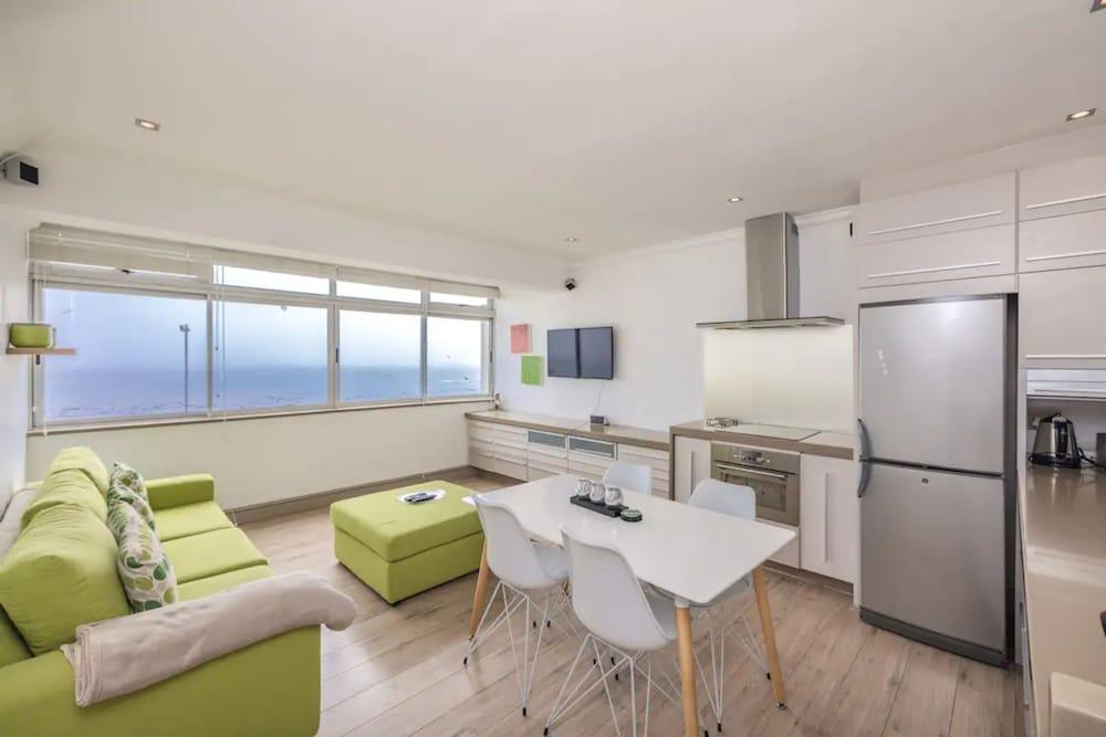 Spacious Studio Apartment With Full Ocean View at Mouille Point