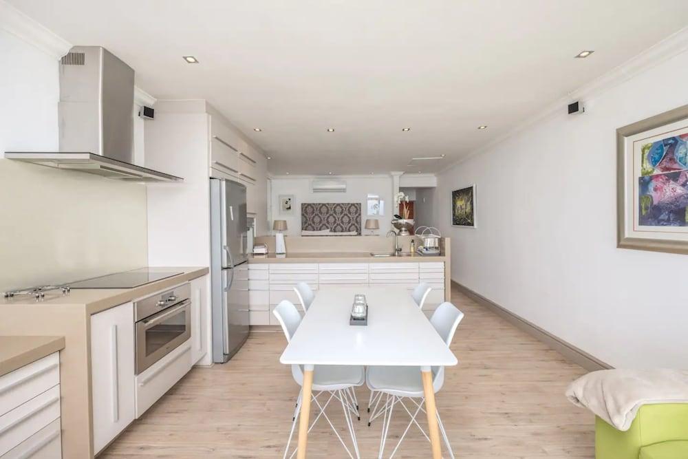 Spacious Studio Apartment With Full Ocean View at Mouille Point