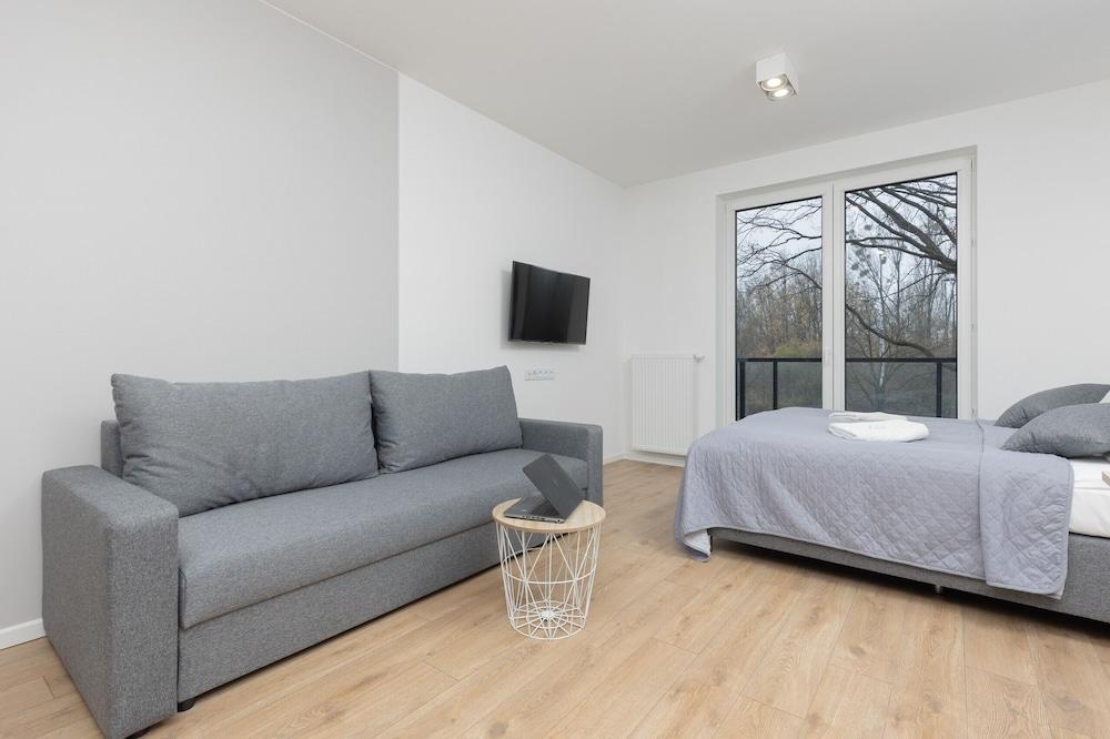 Nocznickiego Studios, Balcony by Renters