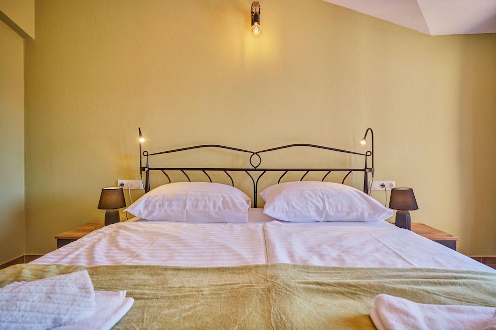 Anovi Holiday House by Litto