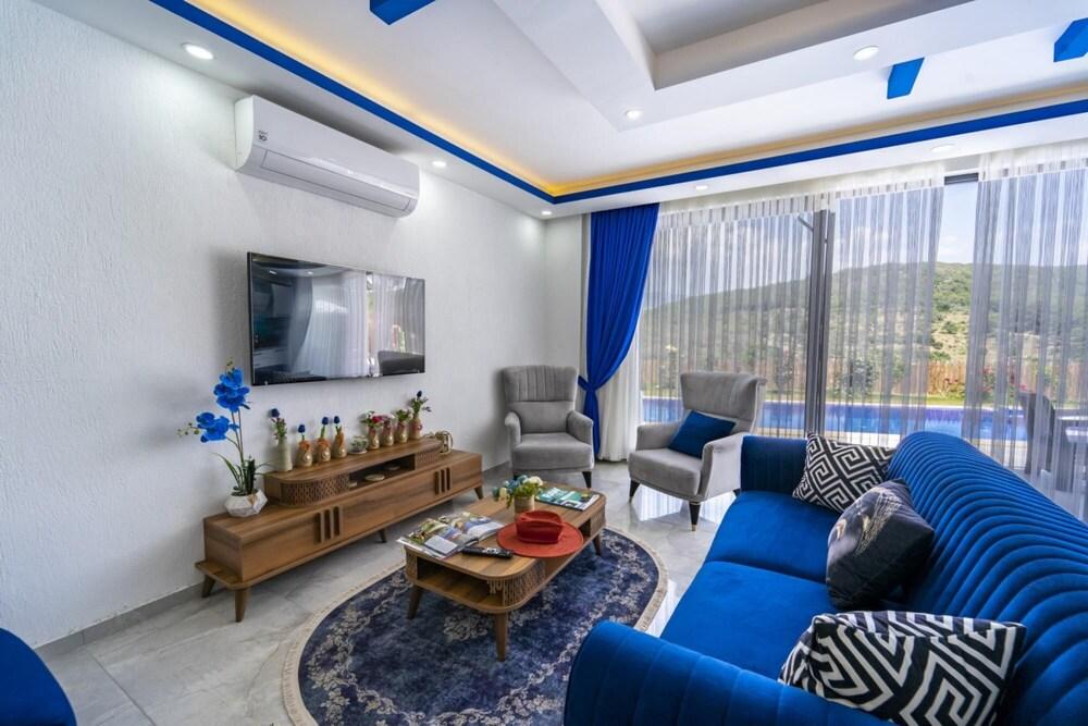 Luxury Villa With Jacuzzi in Kas