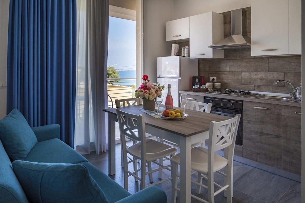 Zircone Apartment On Sea Shore