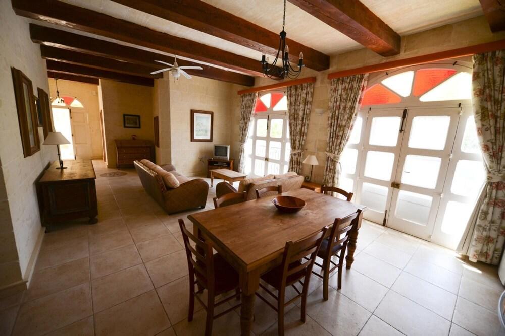 Summerfield - Xaghra Holiday Home