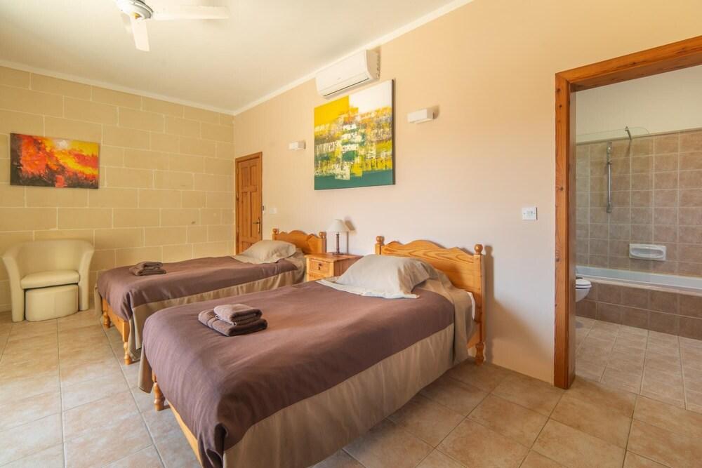 Rebekah - Ghasri Holiday Home