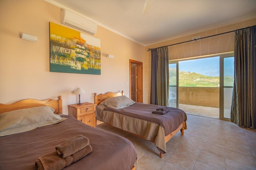 Rebekah - Ghasri Holiday Home