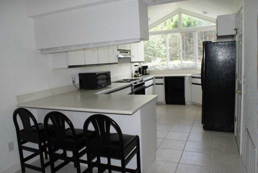 Swiss 15 - Lake Stephanie