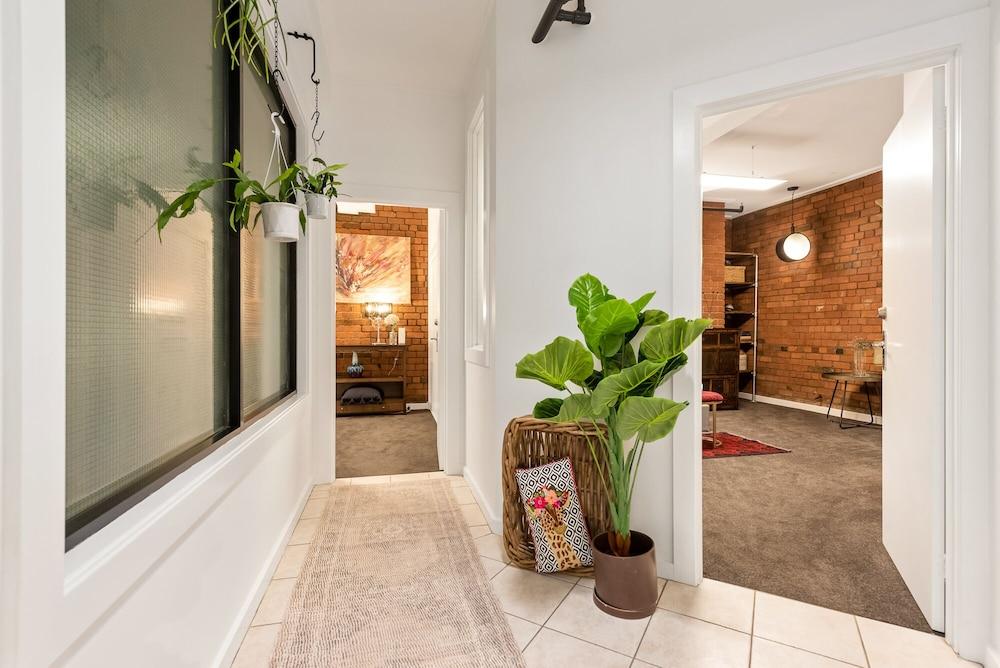 StayCentral - Heritage Warehouse Retreat