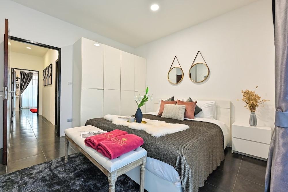 Exquisite Pool Villa A