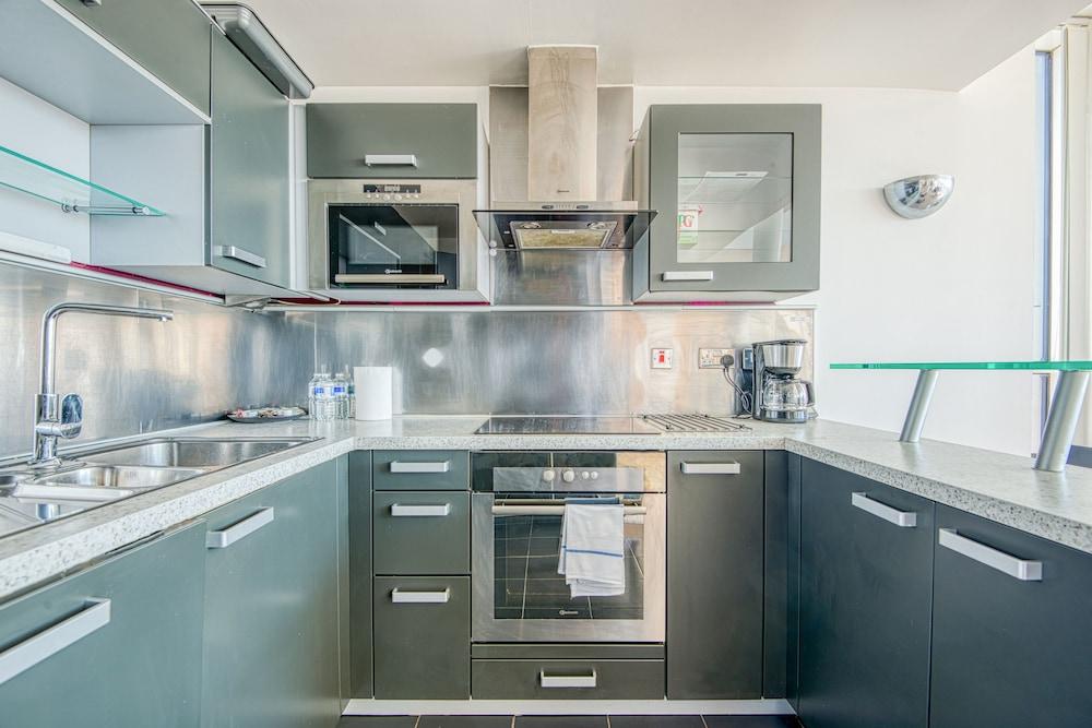 Jibbs Corner Penthouse Apartment