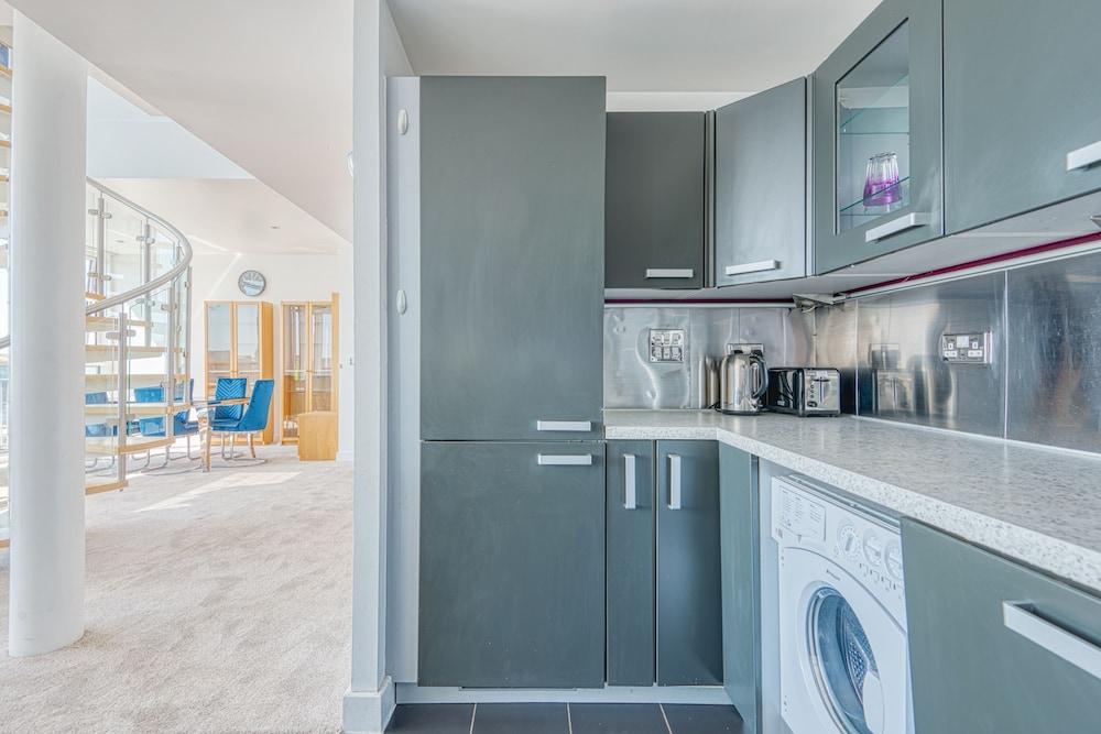 Jibbs Corner Penthouse Apartment