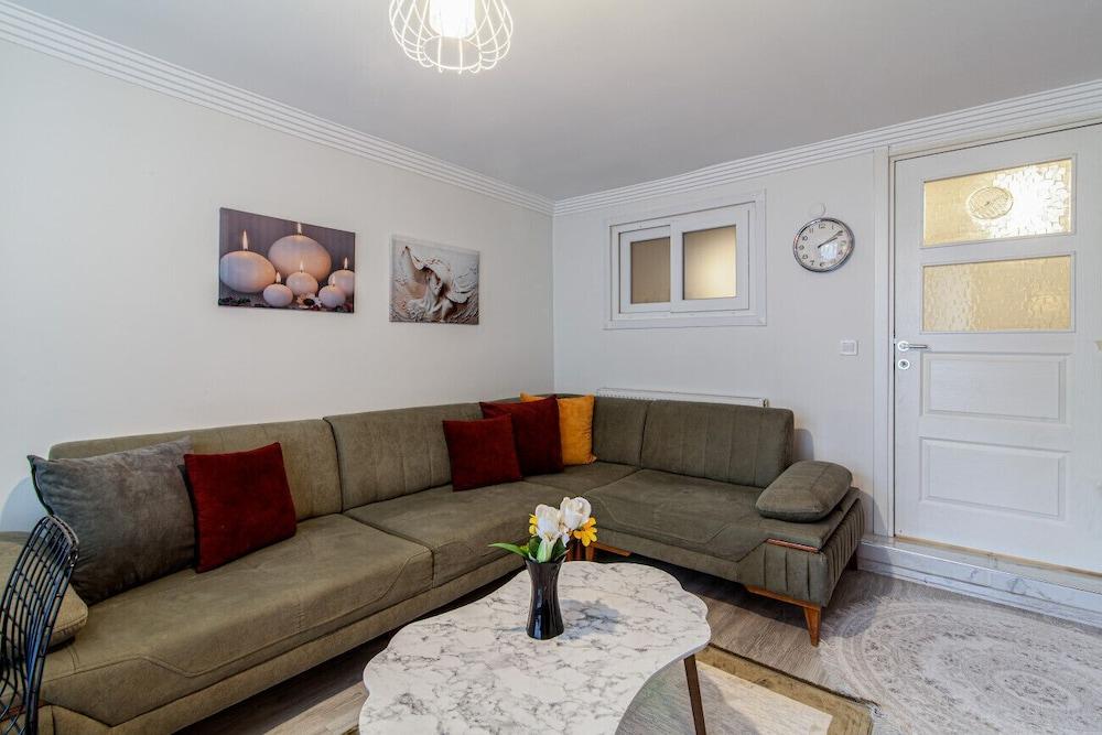 Cozy Flat Close to Various Malls in Kagithane