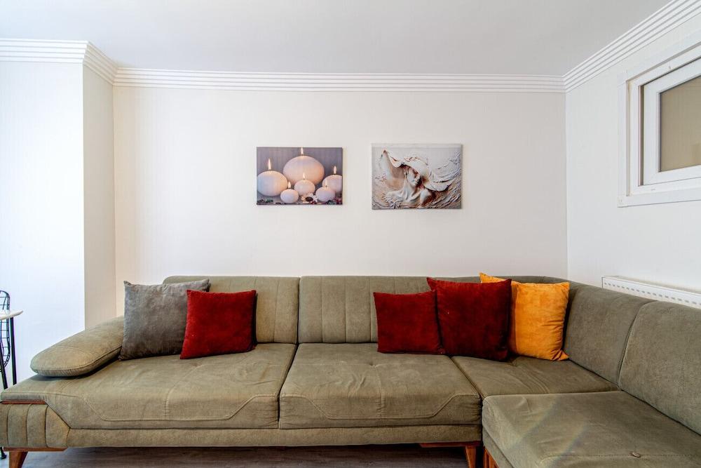 Cozy Flat Close to Various Malls in Kagithane