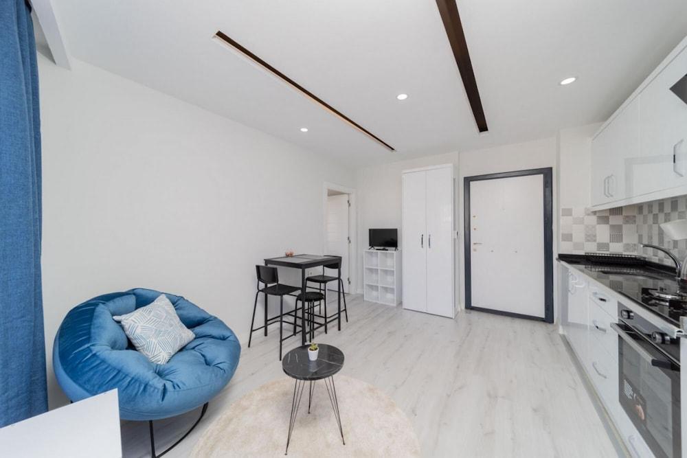 Comfy Home With Balcony in Muratpasa