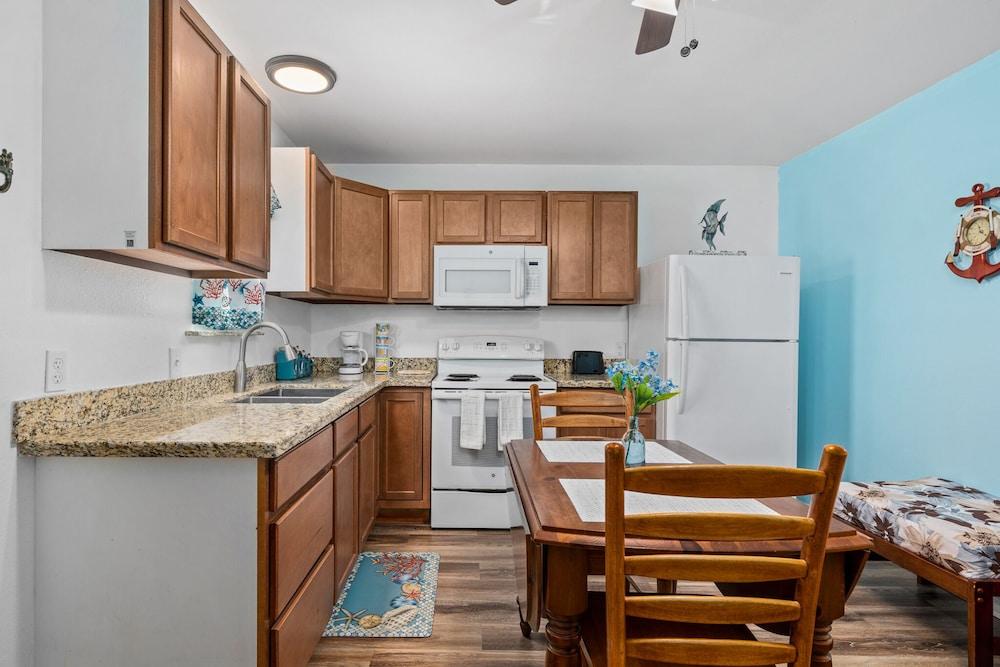 Salty Air Retreat - Side A