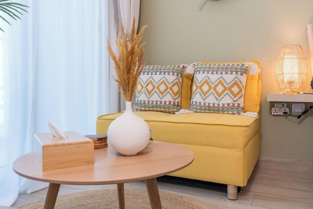 Stunning Apt Marina view with Balcony