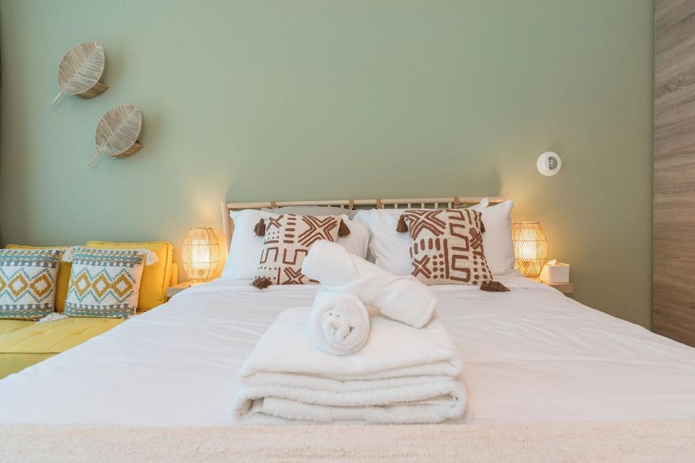 Stunning Apt Marina view with Balcony