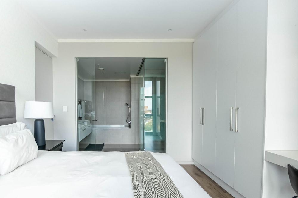 Sandton Smart Apartment Fifteen