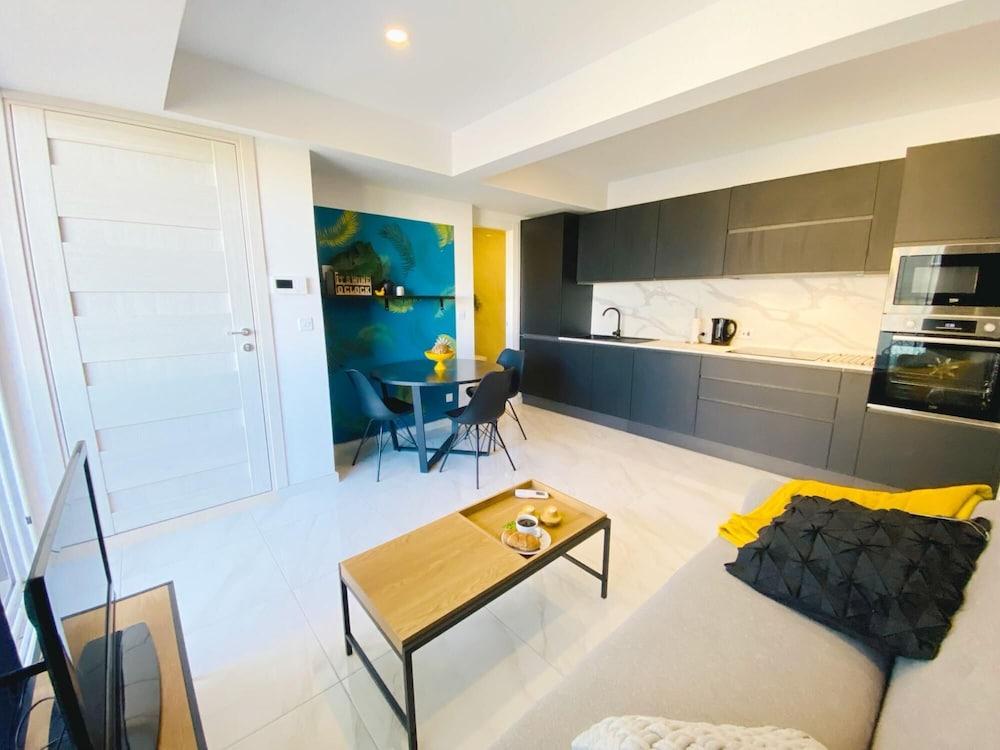 Modern 1BR Apartment Central Location