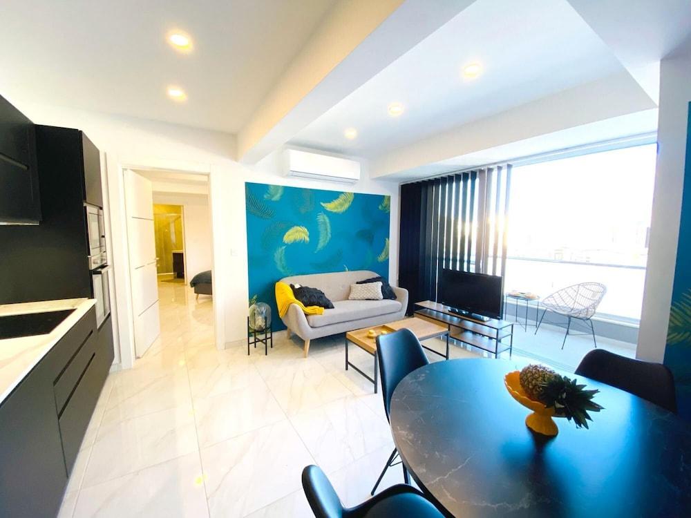 Modern 1BR Apartment Central Location