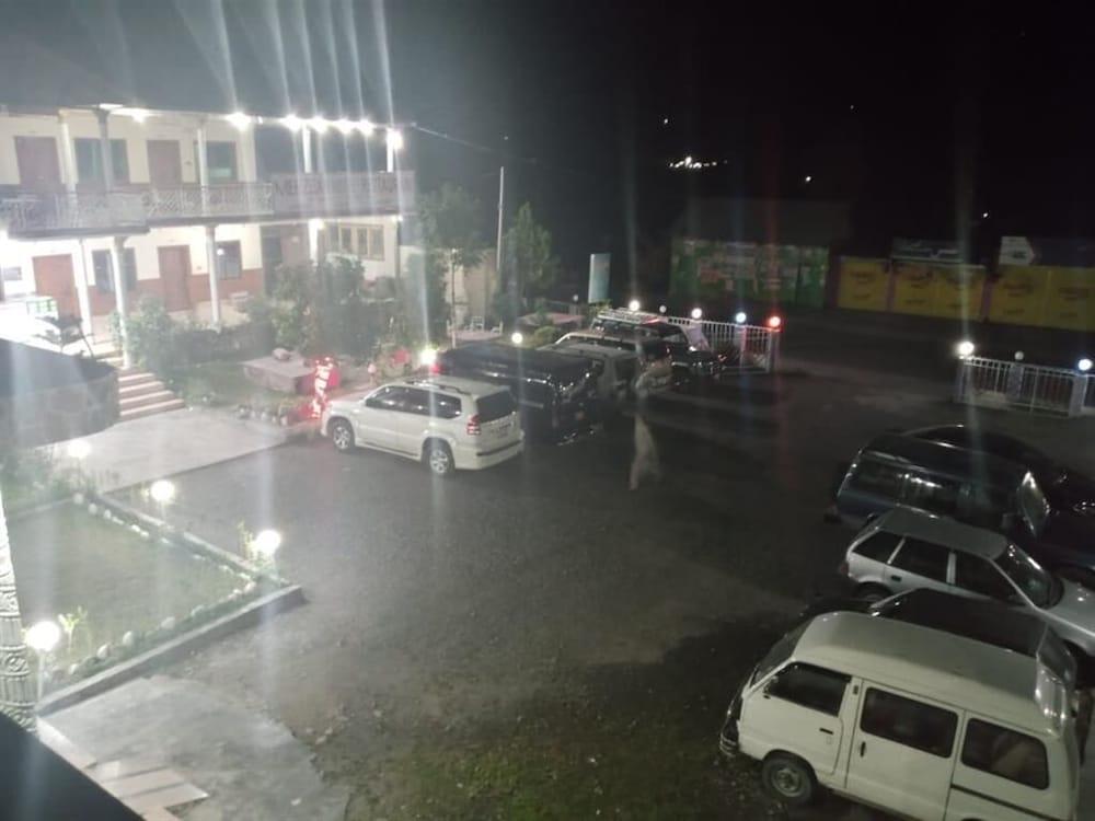 Mezban Hotel & Restaurant